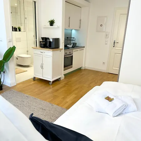 Appartement Bella Casa - Business&family, 100m Zum Konzerteingang Schloss, Parkplatz, Smarttv, Netflix, Waschmaschine,24h Checkin, 30qm, Ap 5 *
