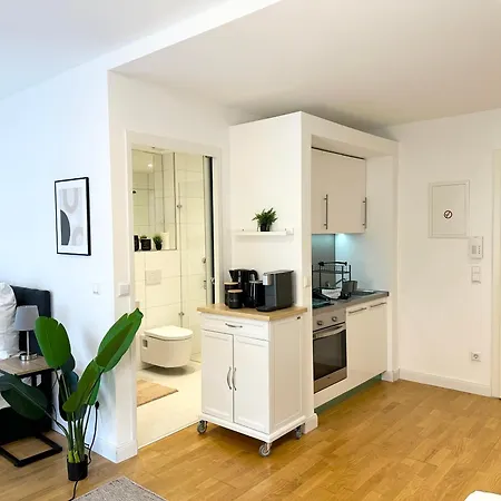 Bella - Business&family Ap 5, 100m Zum Konzerteingang Schloss, Parkplatz, Smarttv, Netflix, Waschmaschine,24h Checkin, 30qm * Ludwigsburg