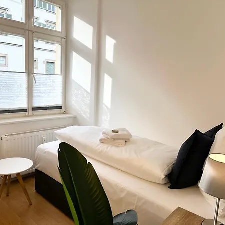 Apartment Bella Casa - Business&family, 100m Zum Konzerteingang Schloss, Parkplatz, Smarttv, Netflix, Waschmaschine,24h Checkin, 30qm, Ap 5 Ludwigsburg