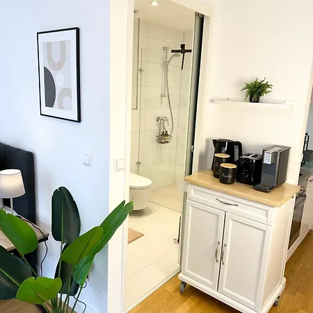 Appartement Bella Casa - Business&family, 100m Zum Konzerteingang Schloss, Parkplatz, Smarttv, Netflix, Waschmaschine,24h Checkin, 30qm, Ap 5 *