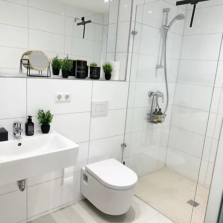 Bella Casa - Business&family, 100m Zum Konzerteingang Schloss, Parkplatz, Smarttv, Netflix, Waschmaschine,24h Checkin, 30qm, Ap 5 Apartment Ludwigsburg