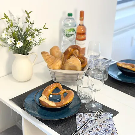 Apartamento Bella - Business&family Ap 5, 100m Zum Konzerteingang Schloss, Parkplatz, Smarttv, Netflix, Waschmaschine,24h Checkin, 30qm