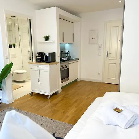 Bella Casa - Business&family, 100m Zum Konzerteingang Schloss, Parkplatz, Smarttv, Netflix, Waschmaschine,24h Checkin, 30qm, Ap 5 Apartment *